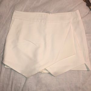 White envelope skort